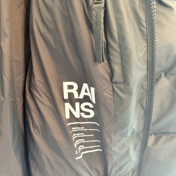 RAINS Alta Puffer Jacket β Black β Size XL π€π§₯ - Picture 2 of 8